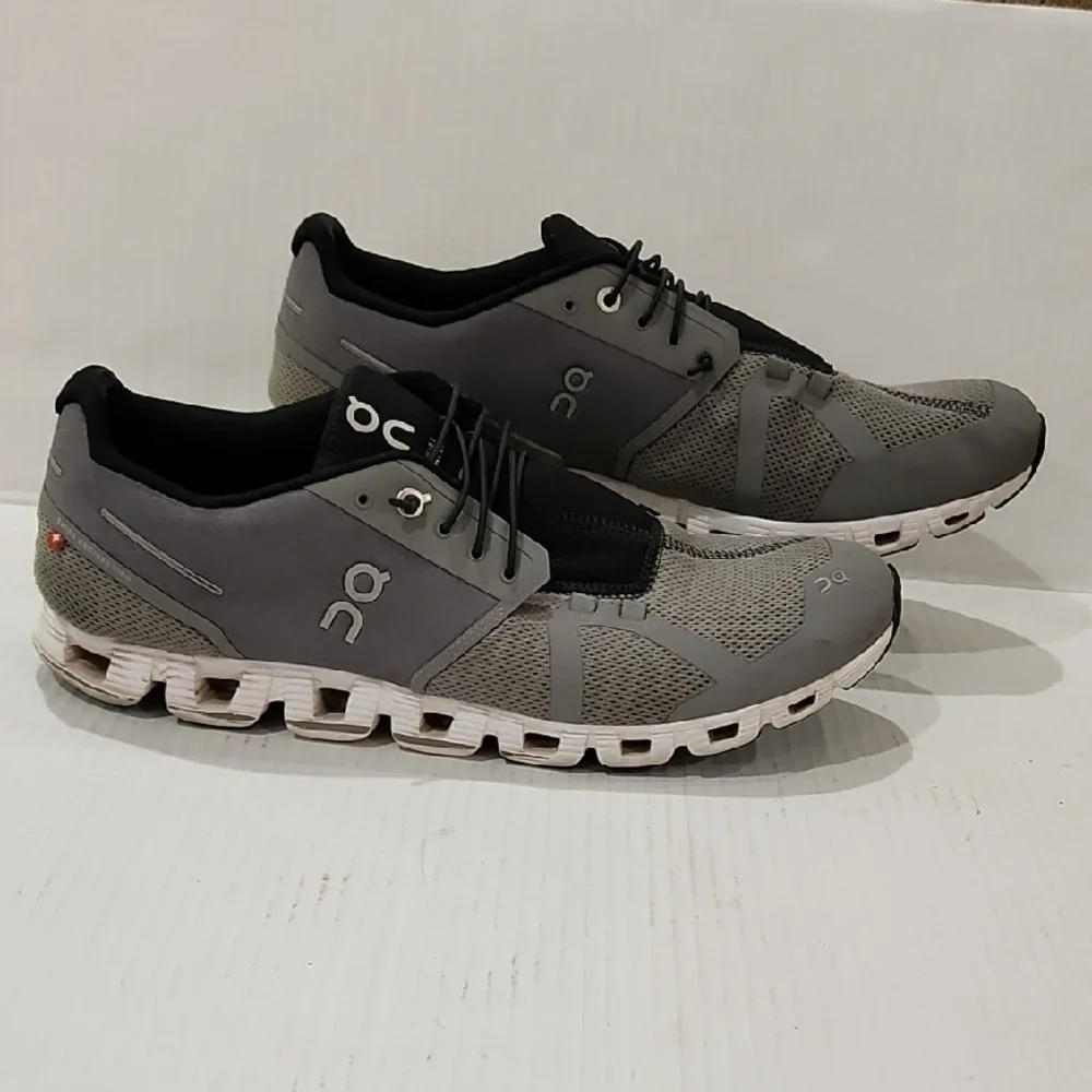 On Cloud Running Men's Black and Gray Athletic Shoes Size 12